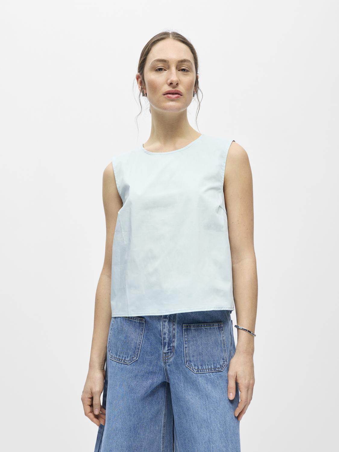 model_shot-front